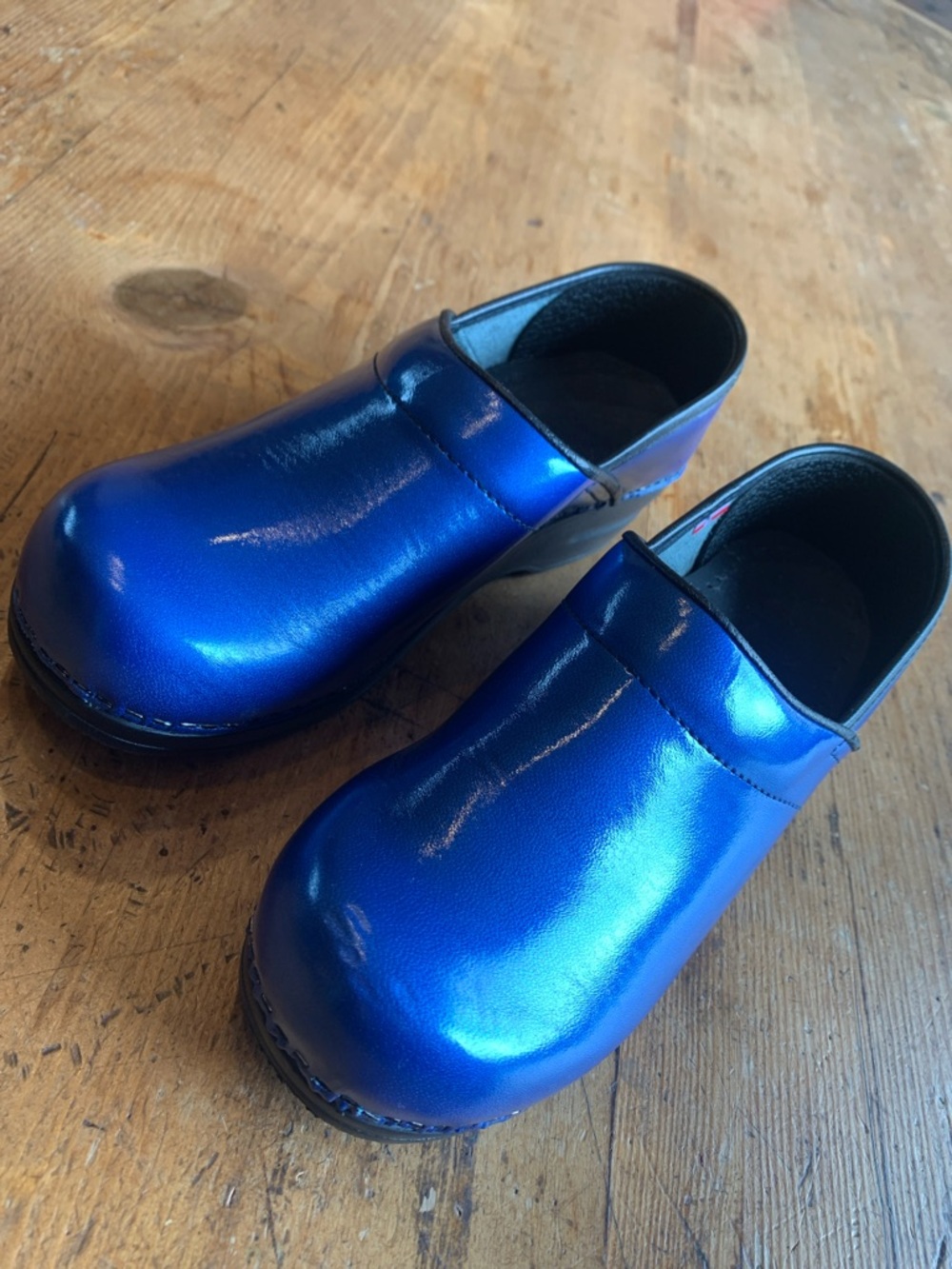 Sanita Women Shiny Royal Blue Slip-On Clogs